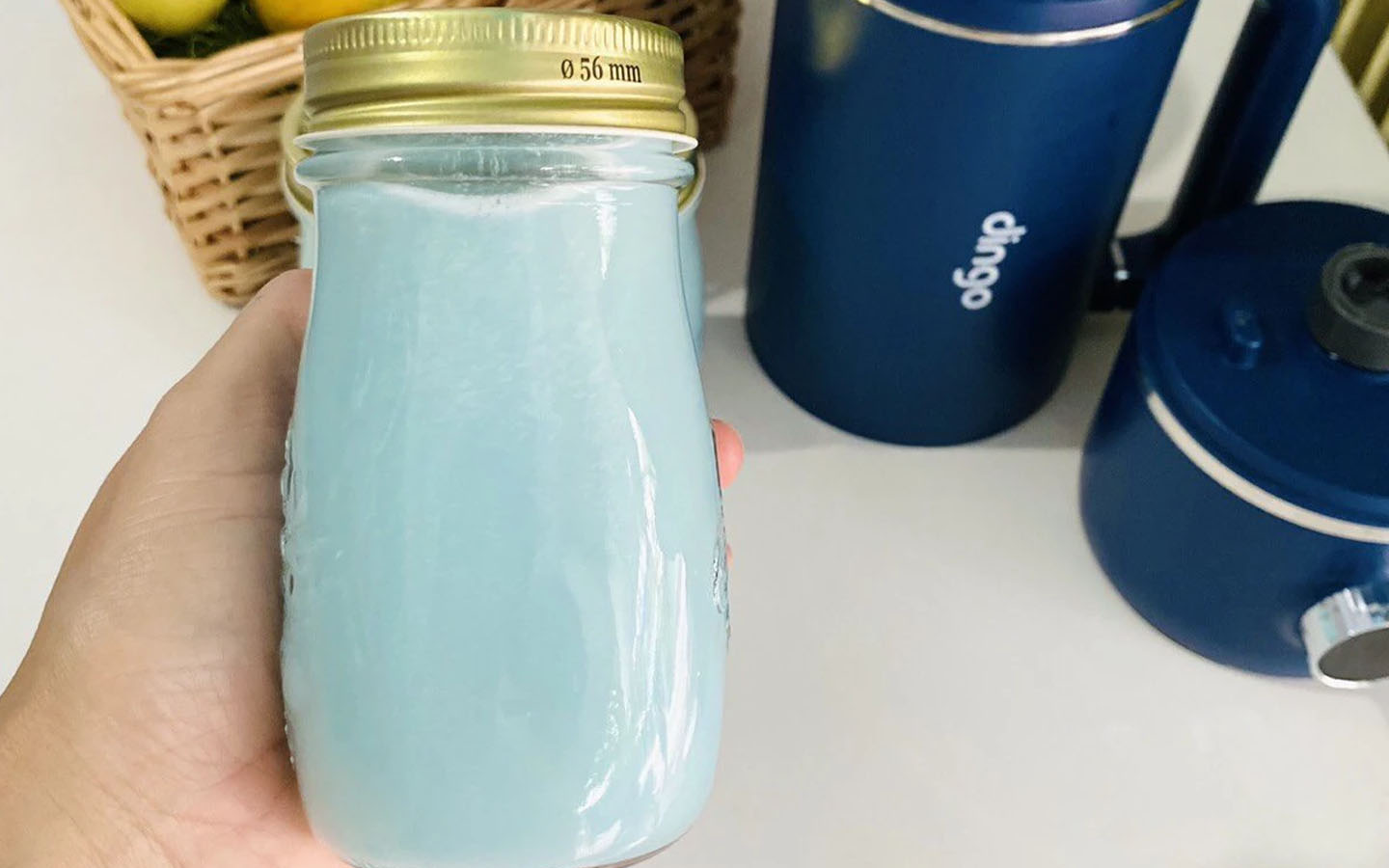 làm sữa hạt điều hoa đậu biếc